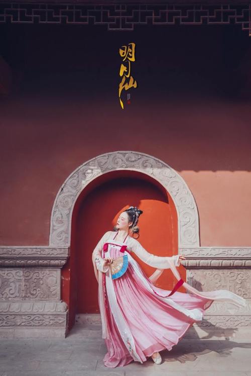 ziseviolet:Traditional Chinese Hanfu.