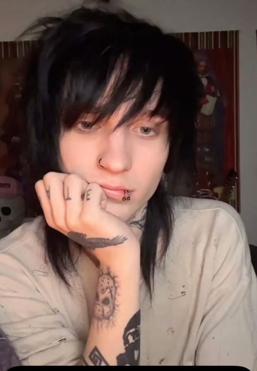 Johnnie Without Makeup >>>>> 