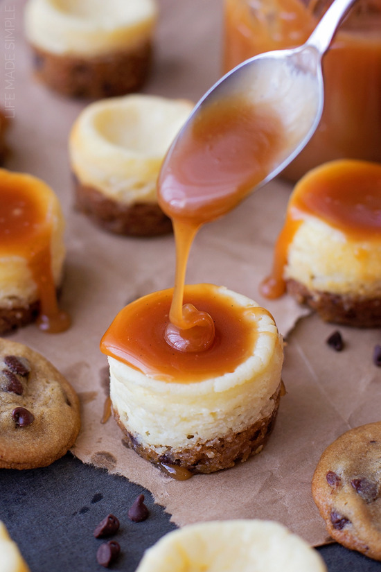 foodffs:  MINI CHOCOLATE CHIP COOKIE BOTTOM CHEESECAKES WITH VANILLA BEAN SALTED