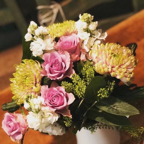 Flowers from a fancy lady. For a fancy lady ‍♀️ .............#flowers #bouquet #roses #pink #oretty 