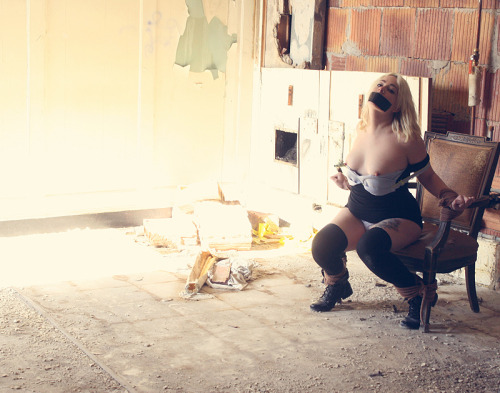 human-pets:  “Aurora chair tied”