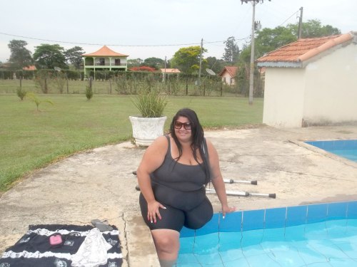 amputeelover1967: busenliebhaber: einfach nur schön Fat but attractive! Mucha carne y yo sin di
