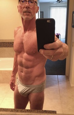 Mature Fit Men Selfies