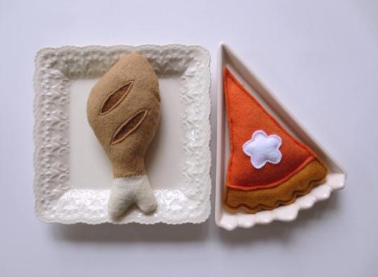 Thanksgiving Themed Felt Cat Toys from FelineFun Your cats will go crazy for catnip Thanksgiving dinner. Delicious turkey...