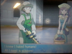ishimaruskinkyboots:  Okay guys In the battle maison there’s this gardener and he starts off saying something like “scissors are my only friend!” Then he ends off like this like wtf??
