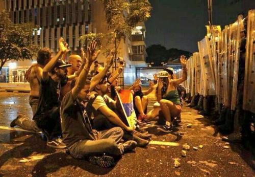 riotsandrhymes:  Do you Know what is happening in Venezuela? This is what is happening. This is what has been happening during a week. The students have been protesting in a pacific way against the repressive and tyrant government that we have since 1999