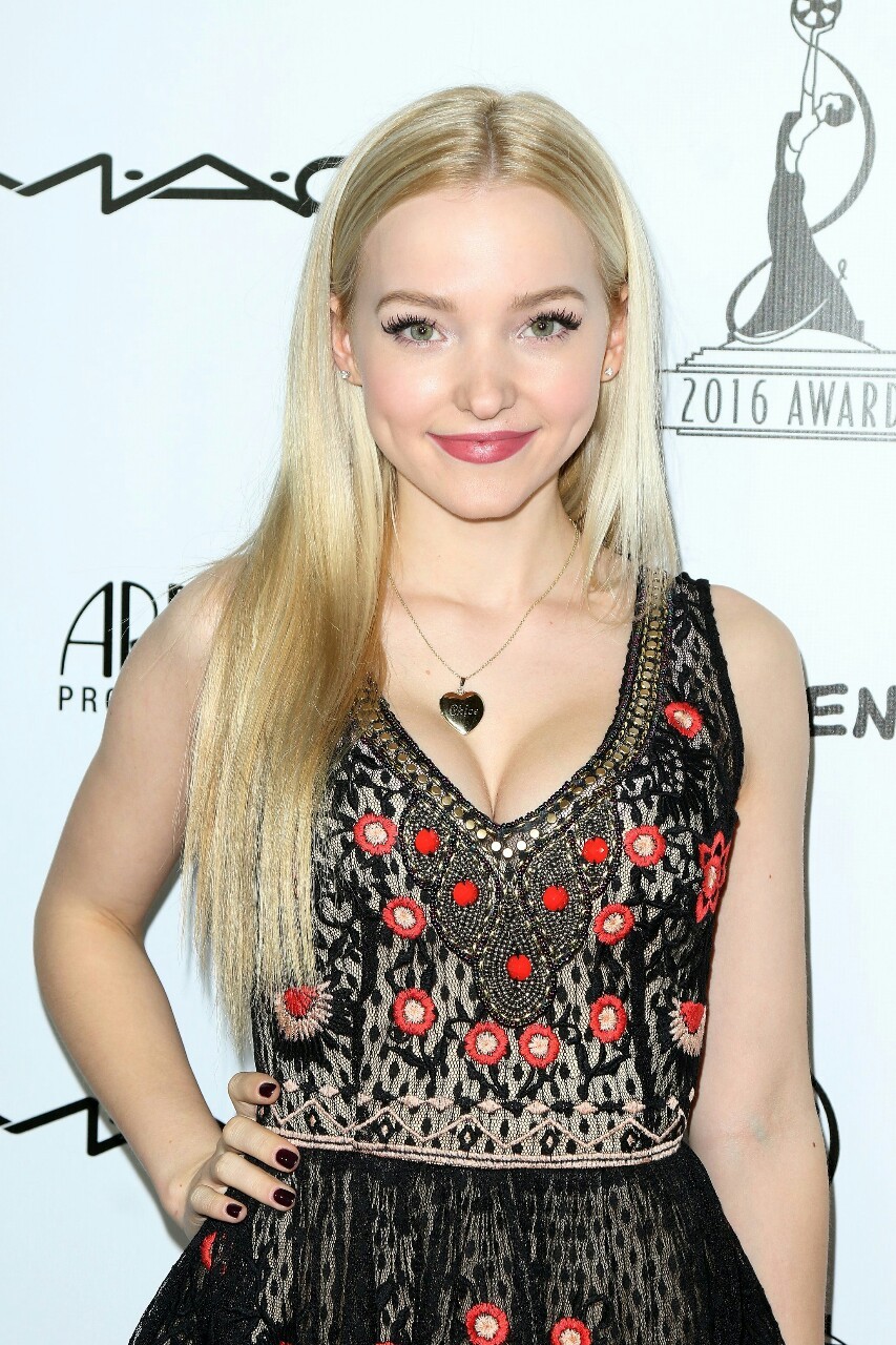 kn0wy0u:  Dove Cameron @kn0wy0u