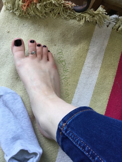 where-the-toes-are: myprettyfootsies: Got some jewelry EllieWhere the TOES are.