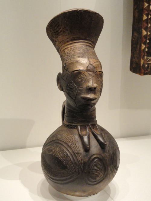 Terracotta vessel of the Mangbetu people, Democratic Republic of the Congo.  Artist unknown; early 2