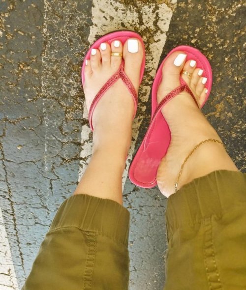 unbelievablefeet: Twitter Webfinds - Source: @8585Zxf
