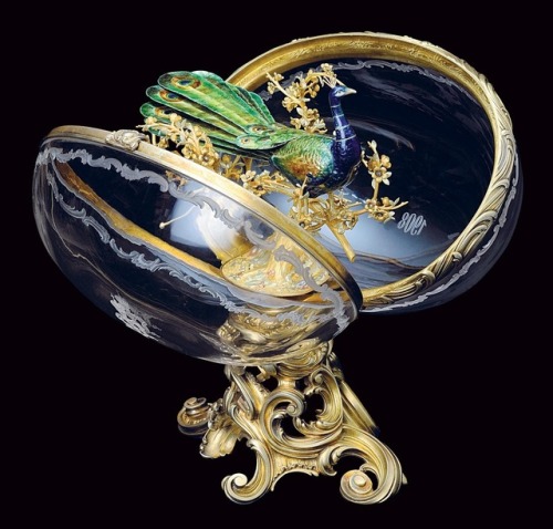 cair–paravel: Fabergé’s Peacock egg, 1908. The peacock is a mechanical wind-up toy that struts aroun