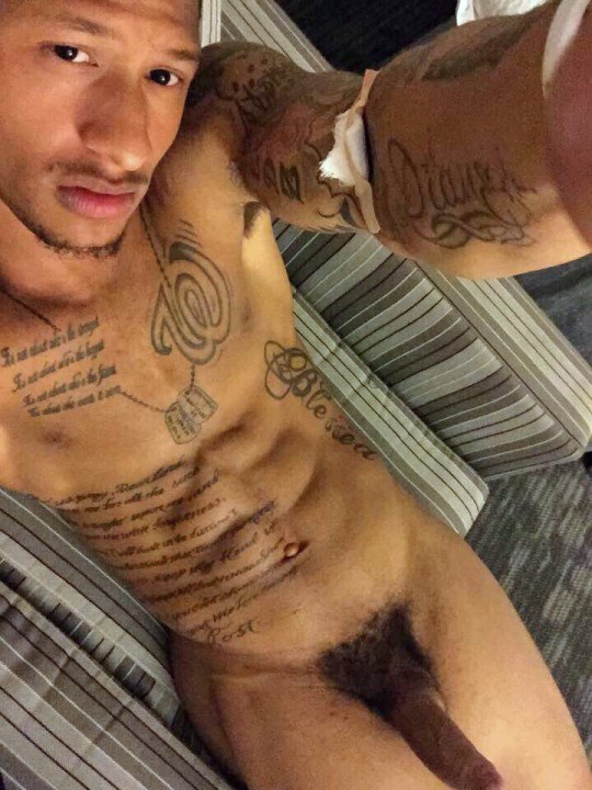 dominicanblackboy:  morphious45: Deon Long   Fuck his lil dick I want that ass yo!