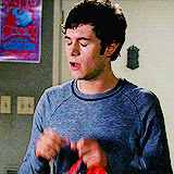 sethscohen:“I’m Seth, I like comic books.”