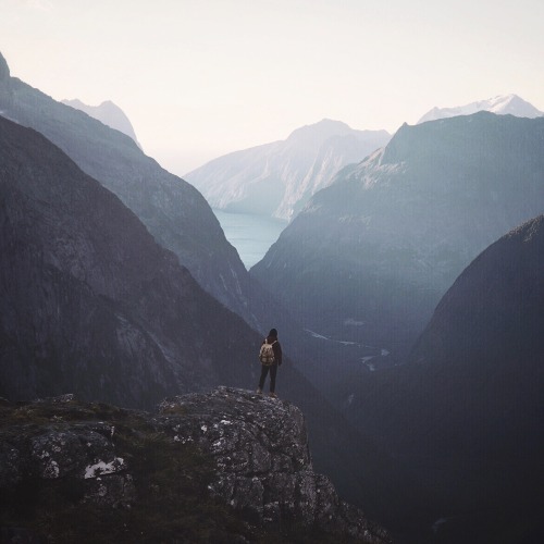 thisiswander: Romain LeclercNew ZealandSony A7S | Canon EOS 5D Mark III | iPhone 5sInstagram now all