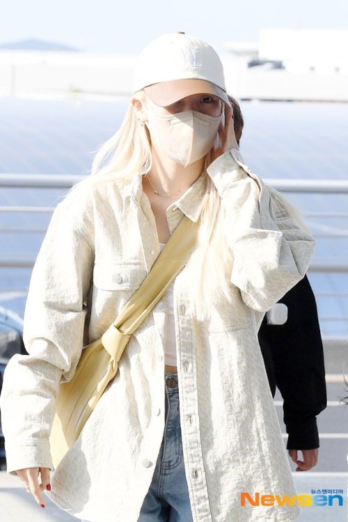 [220513] MAMAMOO’s Moonbyul @ Incheon Airport, departing for Germany 