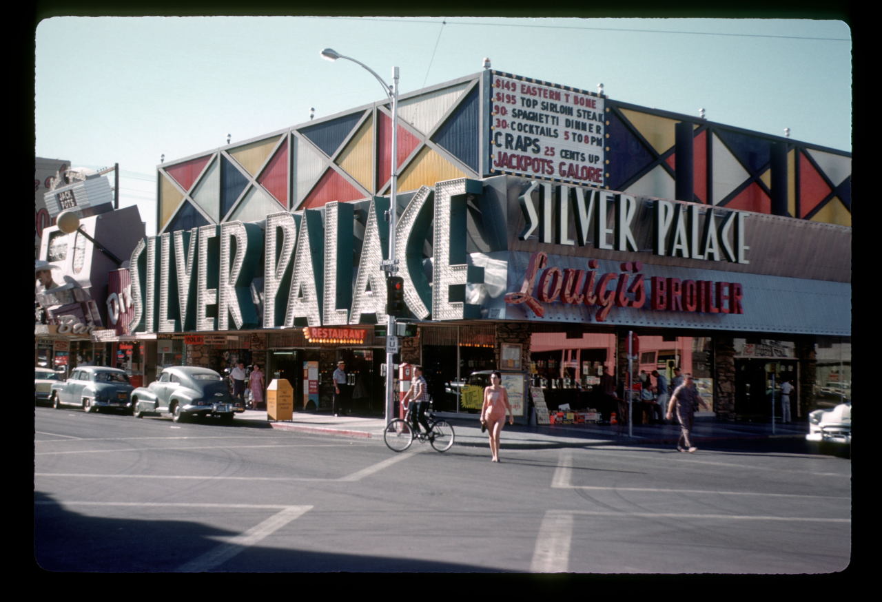 Silver Palace. Las Vegas, June 1959.
Corner of Fremont & 1st. Cecil Lynch’s Fortune Club seen on the far left. Photo via Steve Wagar.