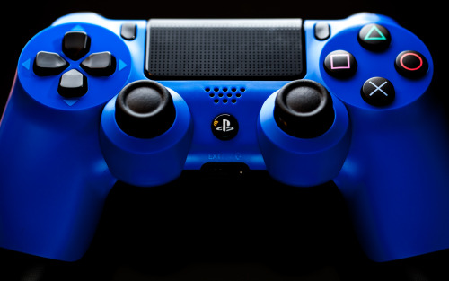 playstation:  Wave Blue DualShock 4 Out now, and lookin’ good. Available here.  This is a sexy blue color! =D 