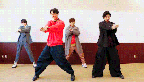 Choose your dancer:Nakayama: Perfect movements and lost it for the entire danceNakagawa: Professiona