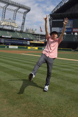 clinto77:  Macklemore Felixing at Safeco