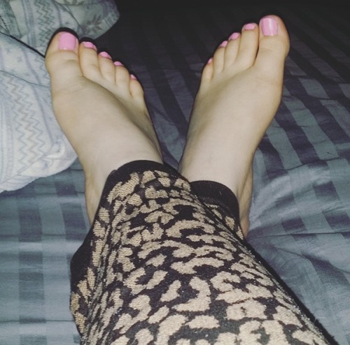 sexy-bare-feet: Does this picture of my feet fit here? ift.tt/2jRljD3