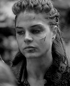 newromantis:We’re at war, and a warrior does not mourn those she’s lost till after the battle is won