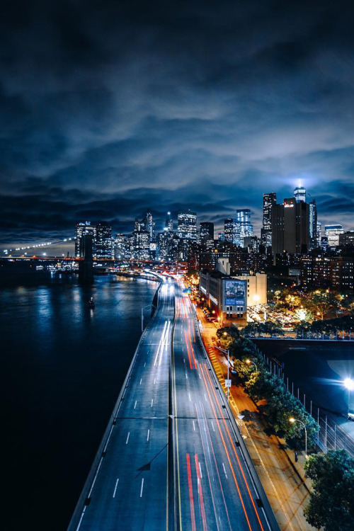 XXX banshy:  Manhattan, New York by: Brxson photo