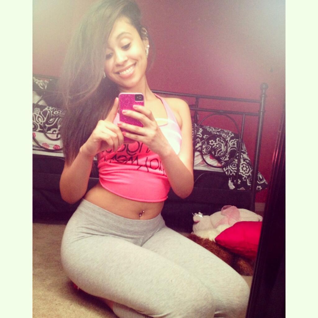 blacklatinaaa:  smile #currently  😏🙈👌 
