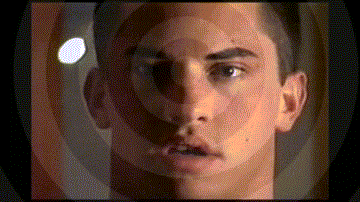 circusunder:Don’t look away….. 