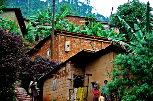 travelingcolors: Yaoundé Suburbs | Cameroon (by Alvise Forcellini)