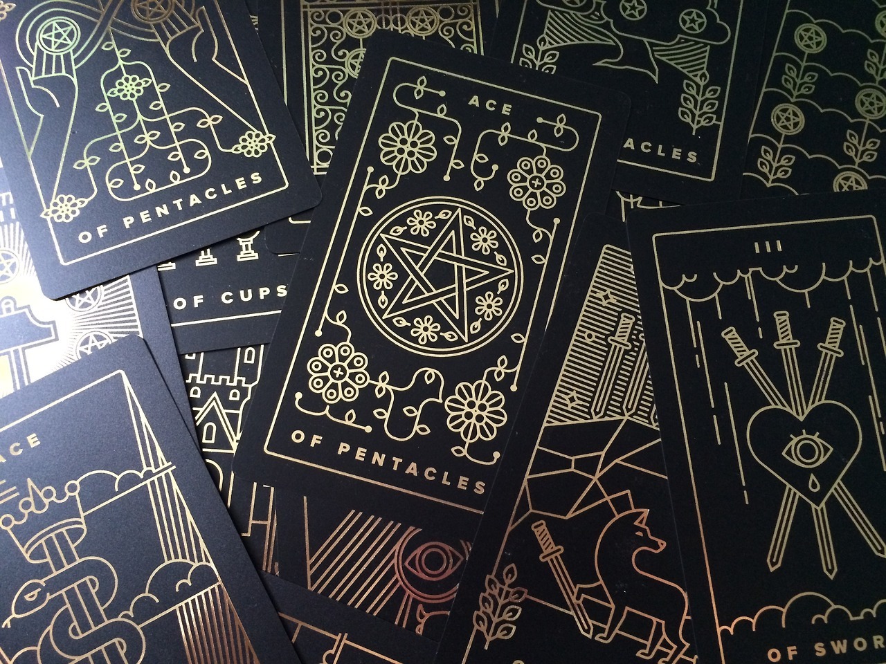 screamingbasement:  thesqeekykiwi: thecrossstitchwitch:  🌟THE GOLDEN THREAD TAROT🌟