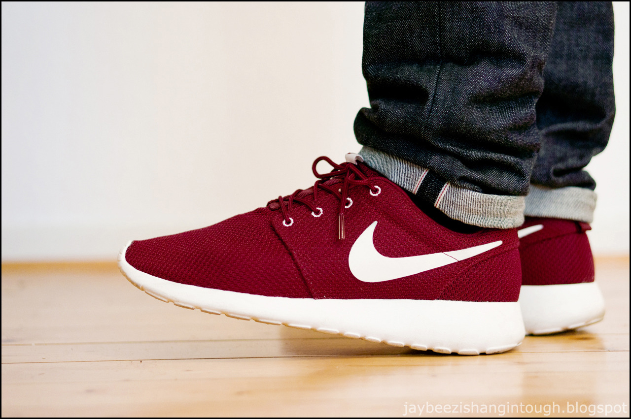 nike roshe run red sail