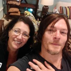 chandra75:   @ennoia3 ·    That’s our guy! RT@d_boatright so glad I got to meet this amazing person yesterday #Norman Reedus #down to earth pic.twitter.com/inQ7KTCFct” 