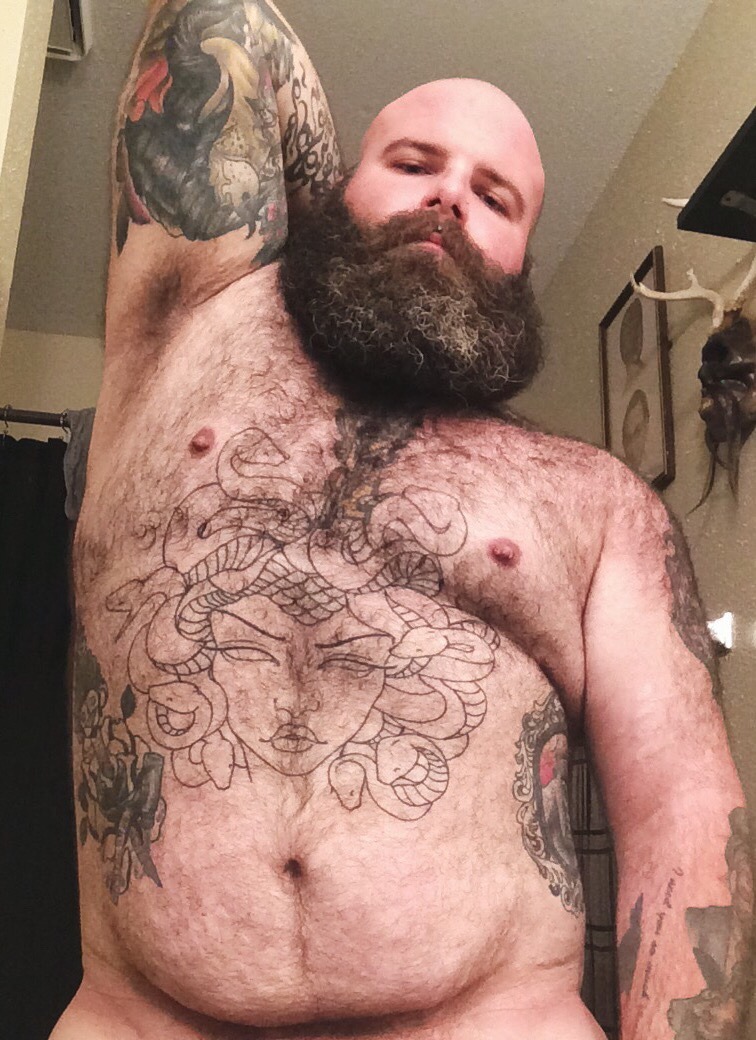 mynameisdubs:  Tummy Tuesday. Because I’m stoned as a Californian and shamelessly