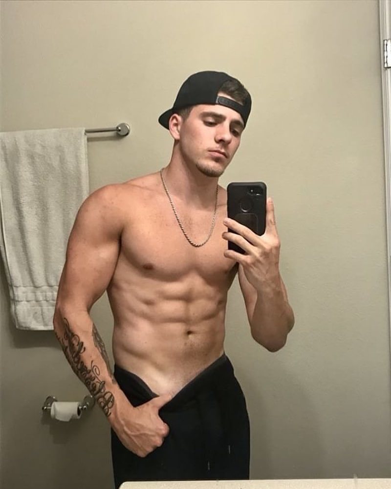 hotguysoffacebook:  Become the best version of yourself • Checkout our bro @gymarellofitness