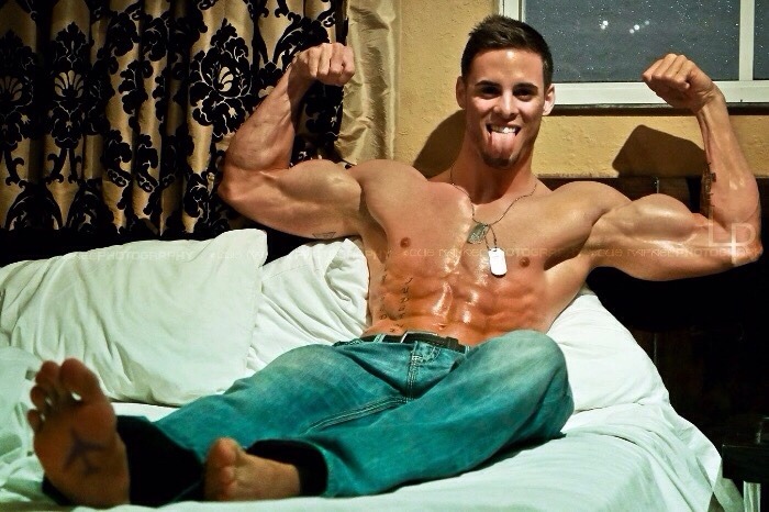 elispiritweaver:  Hot Dudes: http://elispiritweaver.tumblr.com