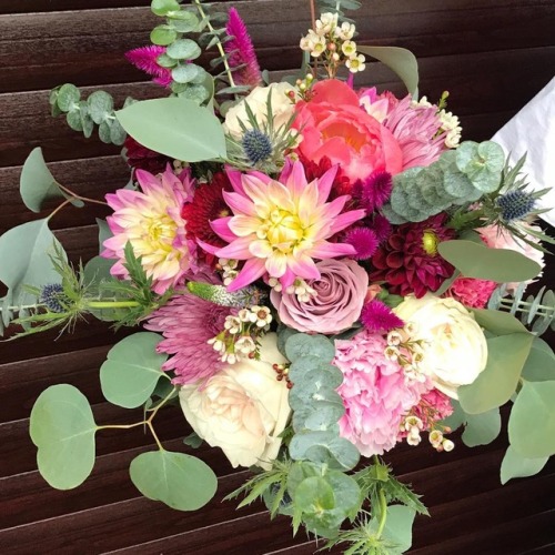 When the bride wants #colour #dahlia#peonies#gardenroses and#eucalyptus …..with a few other t