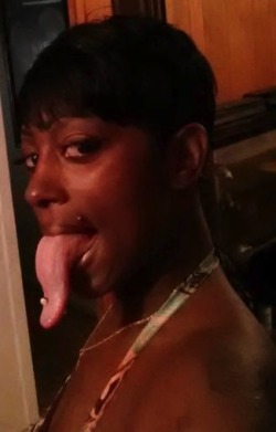 iofbeholder:  check out her tongue (more…)View Post  Mu balls jumped damn