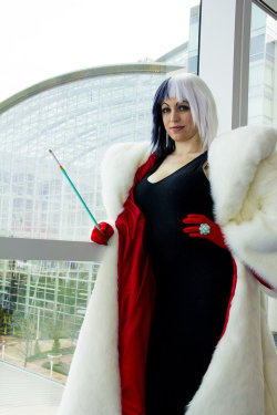 disneycosplayftw:  Cruella deVille by EveilleCosplay Photo by BahumaNight 