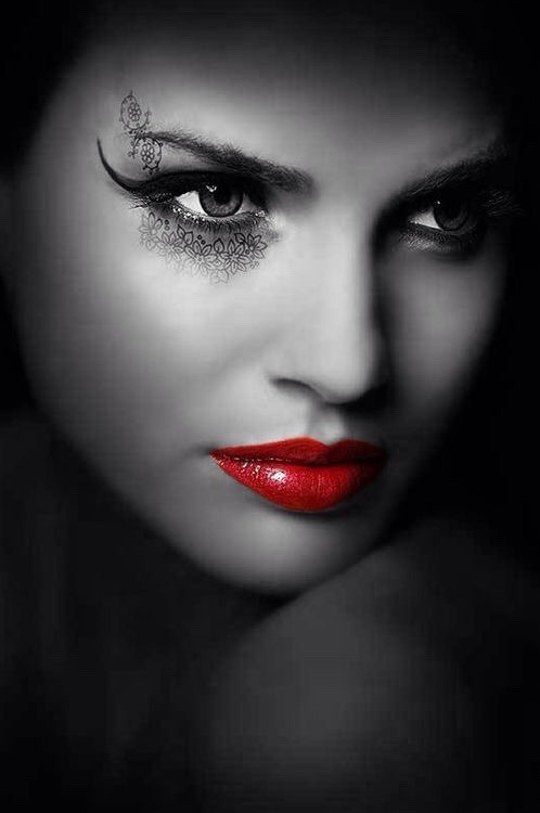 adessoomaipiu:  sexylilkitten:  Lips of temptation 💜💜  T  Awesome