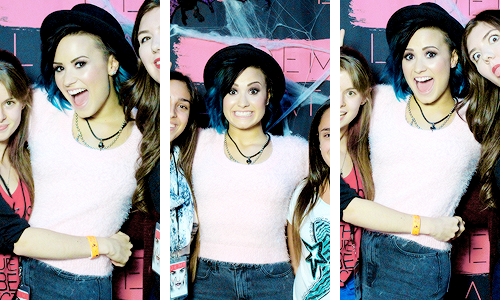 burrowjoe:  Demi Lovato at her meet and greet in Montreal, Quebec on October 19, 2014.  