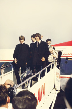 annyskod:  The Beatles arrive in Adelaide,Australia 