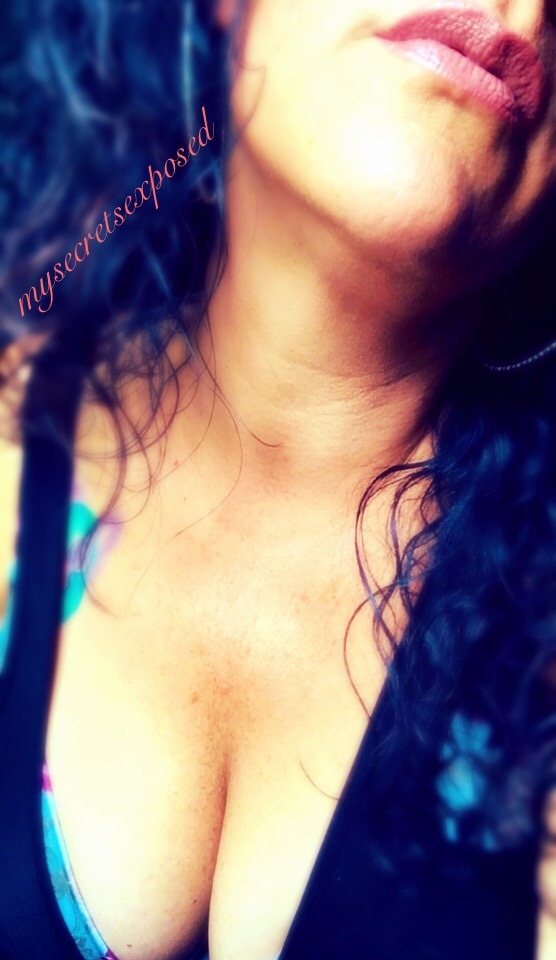 mysecretsexposed:  mysecretsexposed:  💋I like to tease a little bit 😈😉✨