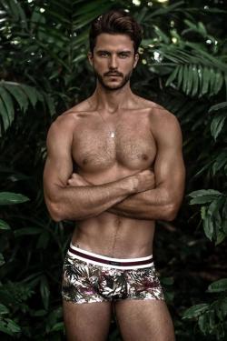 Christos:santi Waine By Jeremy Holden – Cool Singapore Magazine (October 2018)