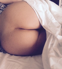 casalll40:  Esposa de ladinho/ Wife sleeping 😏