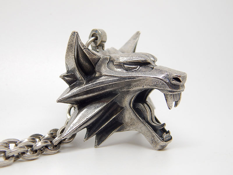coolthingsyoucanbuy:  The Witcher wolf necklace