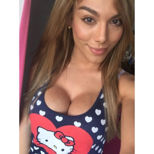 shemalesrule:  surprisinglyhappy143:  Carolina Ramirez  AKA: Kamilla , Kamillahot