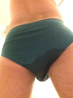 wetterboy:  This is why I can’t wear big boy undies.. :( 