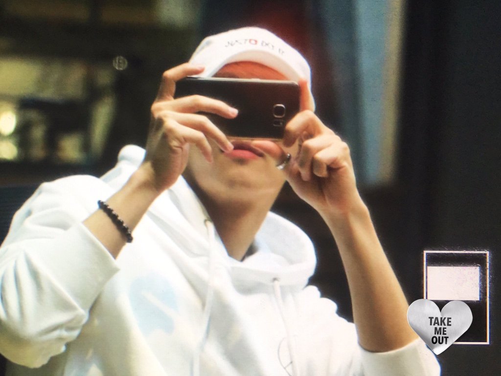 fyjjong:   blue night radio (garden studio) ♡ 160526© take me out (do not edit