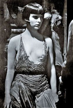 bellalagosa: Louise Brooks in, “Pandoras Box” (1929) https://painted-face.com/