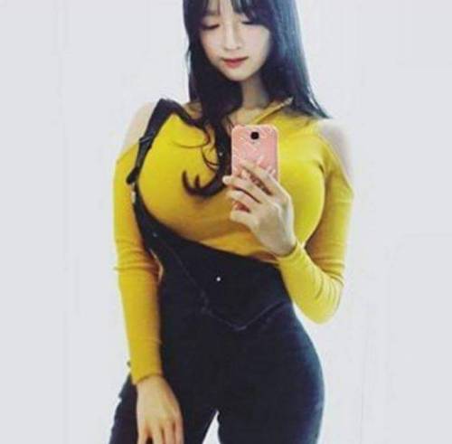 godinglov2: 1037772818: 페북에서 이미 유명한G컵녀. 유치원강사, 중학교 교생 여러썰이 있으나 실직업은 유흥업소 간판. G컵녀